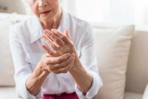 L'arthrite psoriasique chez une femme âgée