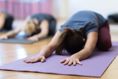 Eviter de souffrir de règles douloureuses en faisant du yoga
