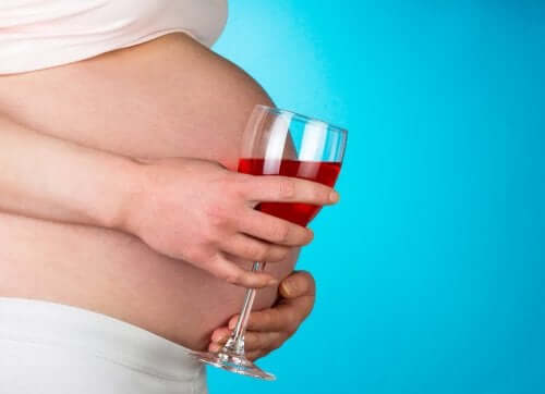 Grossesse et habitudes à éviter : l'alcool.
