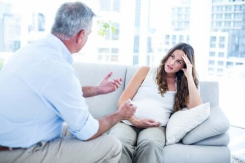 Une femme enceinte chez le médecin
