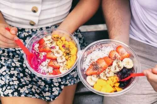 Un smoothie bowl pour le petit déjeuner