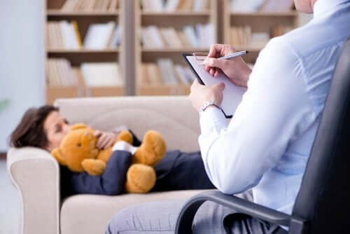 Un enfant en psychothérapie.