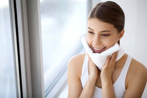10 raisons de se démaquiller tous les soirs