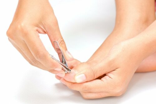 Se couper les ongles pour éviter le pied diabétique
