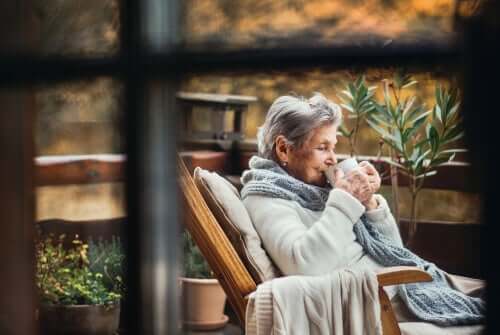 Les personnes âgées doivent encore plus strictement respecter la quarantaine