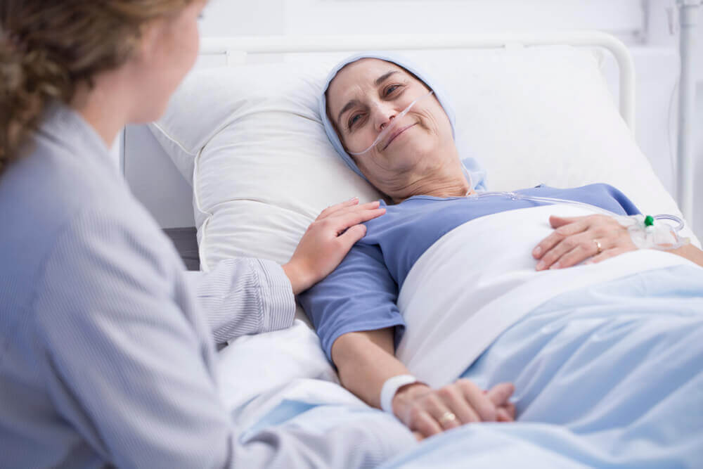 Une patiente en stade terminal en soins palliatifs