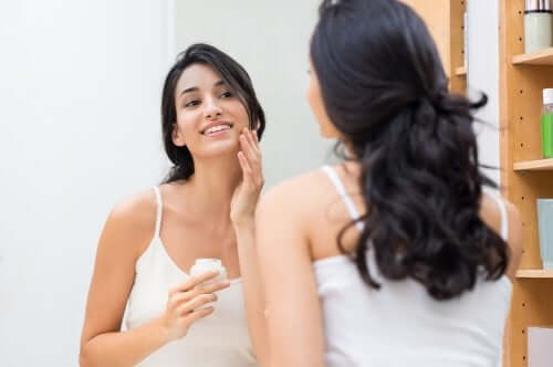 Préparer la peau pour un maquillage naturel