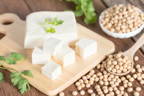 Le tofu contient de la protéine de soja