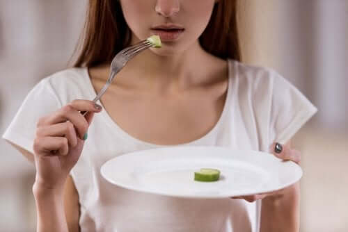 Une rondelle de courgette sur une assiette