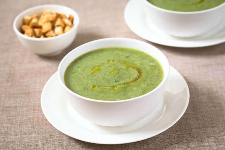 Soupe aux courgettes et à l'ail pour le système immunitaire