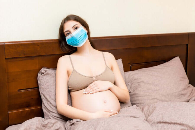 Les femmes enceintes peuvent-elles transmettre le coronavirus à leur bébé ?