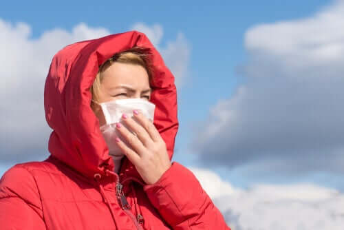 Le coronavirus ne se transmet pas dans l'air, selon l'OMS