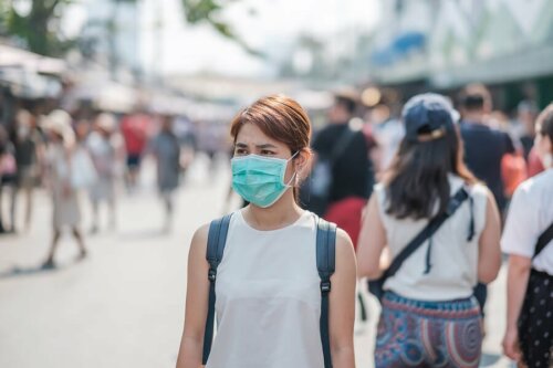 Un supercontaminateur portant un masque pour protéger les autres