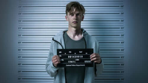 Un jeune en prison à cause de son comportement antisocial