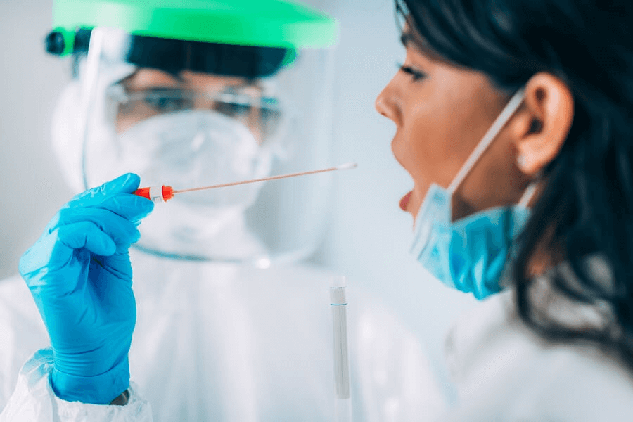 On peut réaliser des tests de dépistage du coronavirus