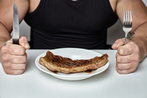 De la viande sur une assiette