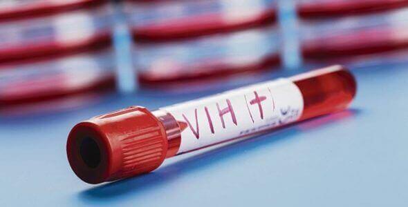 La fiole de sang d'un patient guéri du VIH