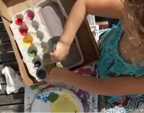 Peindre permet d'améliorer la santé cérébrale d'un enfant