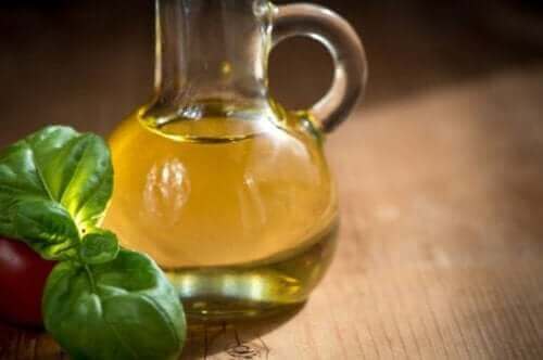 Une bouteille d'huile de canola