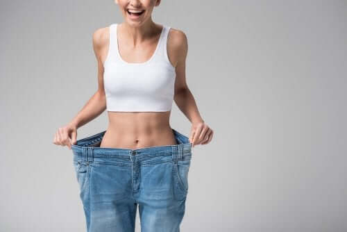 Une femme en train de perdre du poids trop rapidement