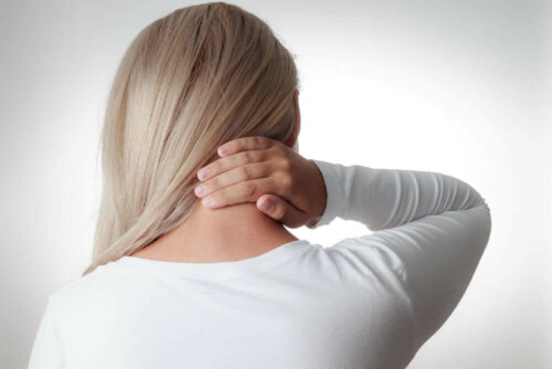 La sensation de raideur au niveau de la nuque est un signe de la méningite