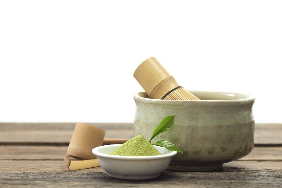 La préparation du thé matcha