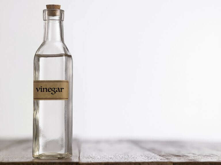 Comment utiliser le vinaigre blanc dans le nettoyage domestique