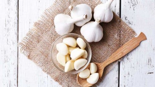 L'alimentation en cas de grippe doit comporter de l'ail