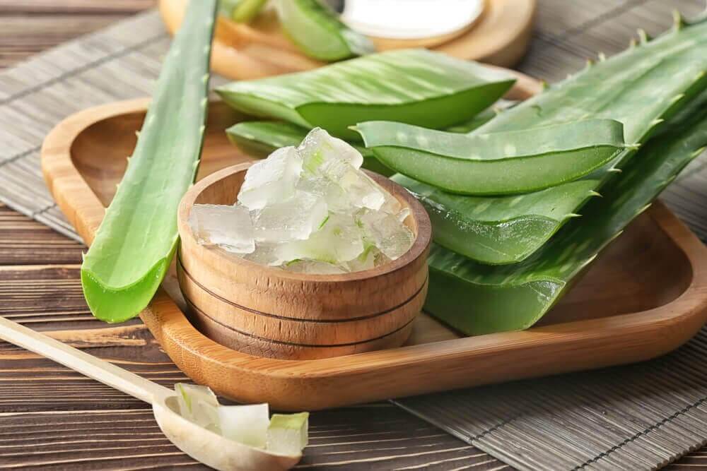 Le gel d'aloe vera pour atténuer les taches