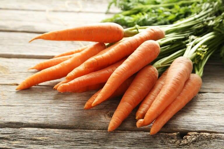 Une botte de carotte pour faire du sirop de carotte