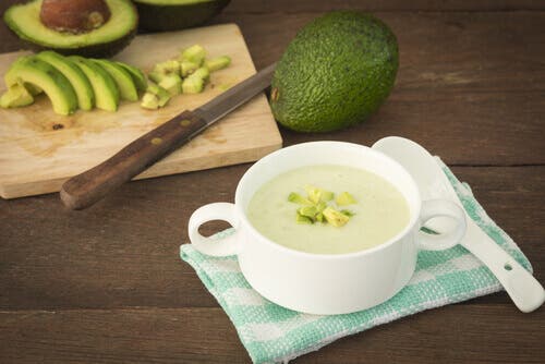 La crème d'avocat fait partie des meilleurs apéritifs végans