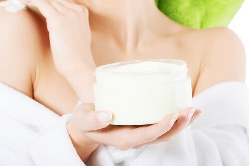 Certaines femmes utilisent des crèmes pour le corps en tant que lubrifiants maison