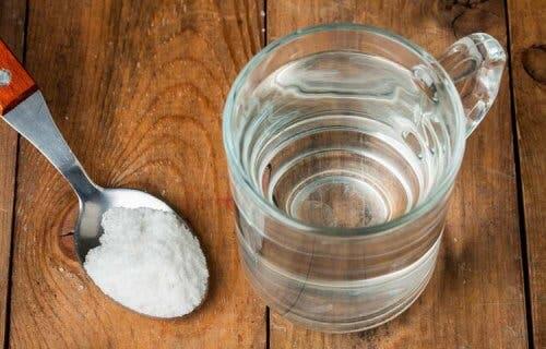 Un mélange d'eau et de sel pour soulager les infections oculaires