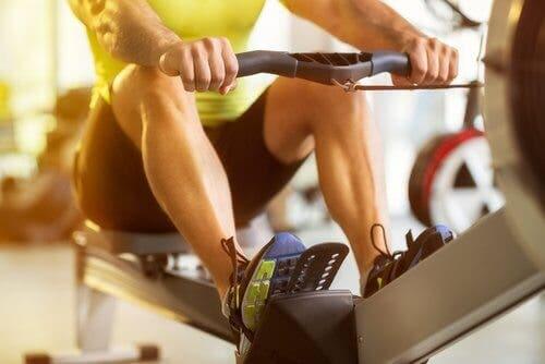 Un entraînement en salle de sport pour réduire les douleurs lombaires