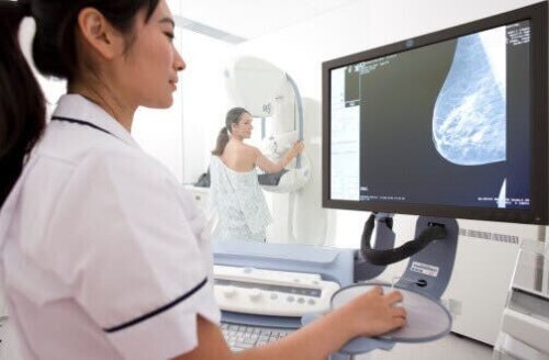 La mammographie fait partie des tests de dépistage du cancer du sein