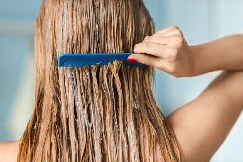 Utiliser les bons produits pour avoir des cheveux sains et soyeux