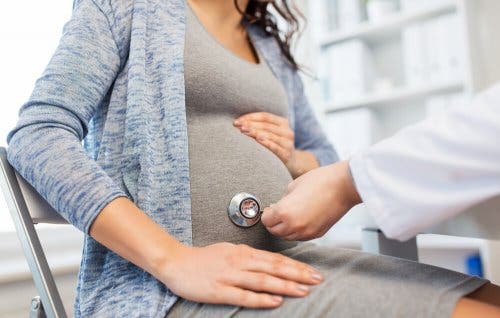 Les douleurs abdominales pendant la grossesse peuvent être dues à une accumulation de gaz