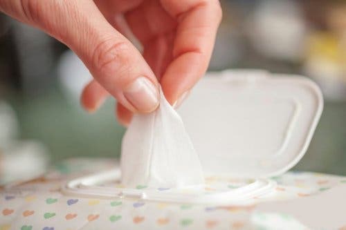 Des lingettes hygiéniques pour veiller à son hygiène avant et après le sexe oral