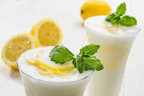 Préparer du punch maison à la crème et au citron