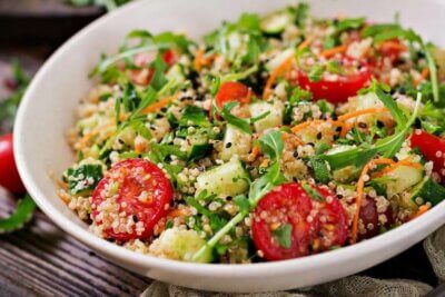 3 délicieuses salades saines au quinoa