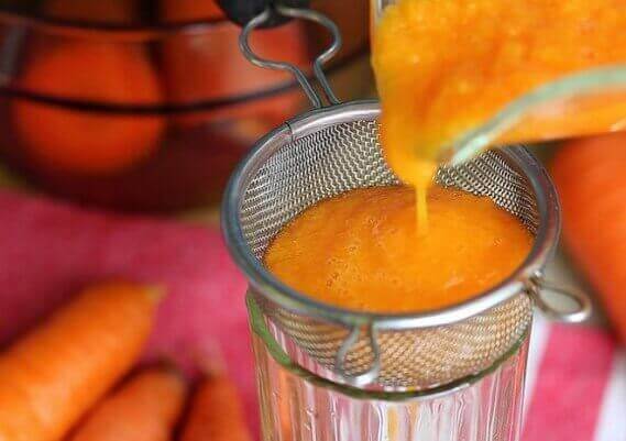 La préparation du sirop de carotte