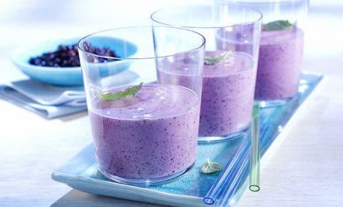 Des smoothies à la myrtille