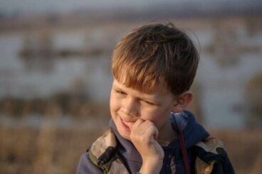 Stratégies pour que votre enfant arrête de se ronger les ongles