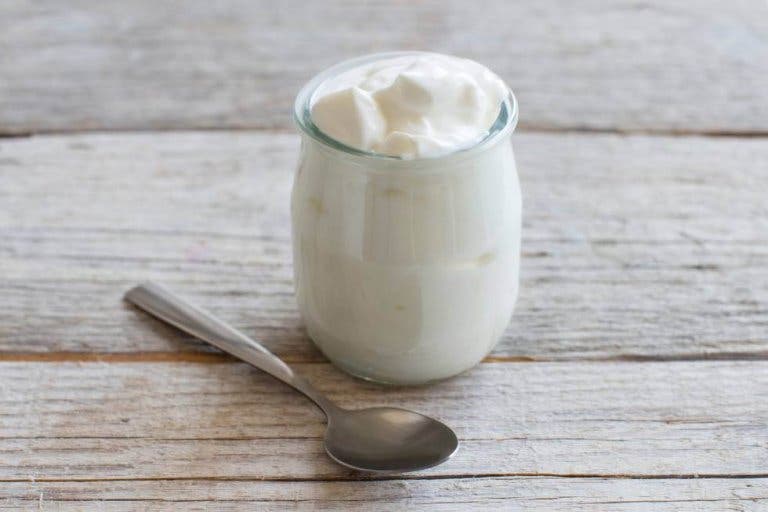 Remédier à un aphte avec du yaourt nature