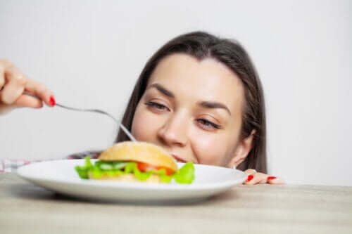Trop manger : les conséquences et quelques clés pour éviter les excès