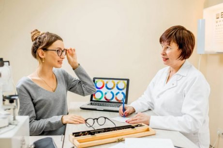 Le daltonisme implique des consultations chez l'ophtalmologue