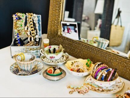 Raviver l'éclat des bijoux oxydés