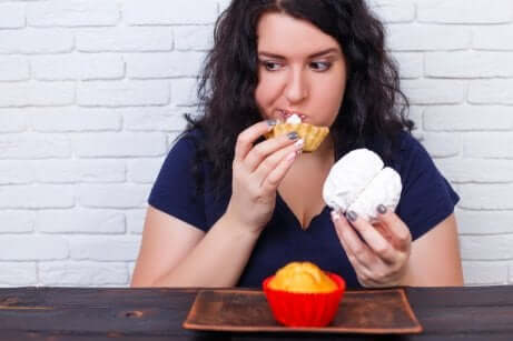 Une femme ayant envie de trop manger.