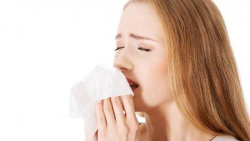 Les éternuements sont un des symptômes des maladies les plus fréquentes