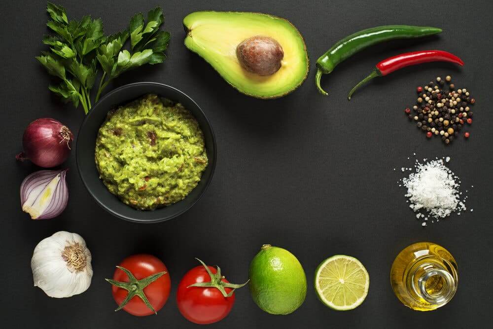 Accompagnez vos tacos aux crevettes de guacamole